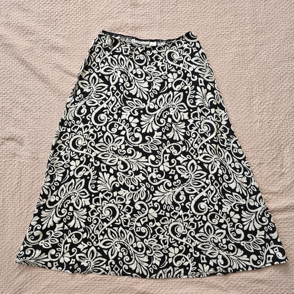 Croft&Barrow Women's A-line Black and White Floral Pattern Midi Skirt si…